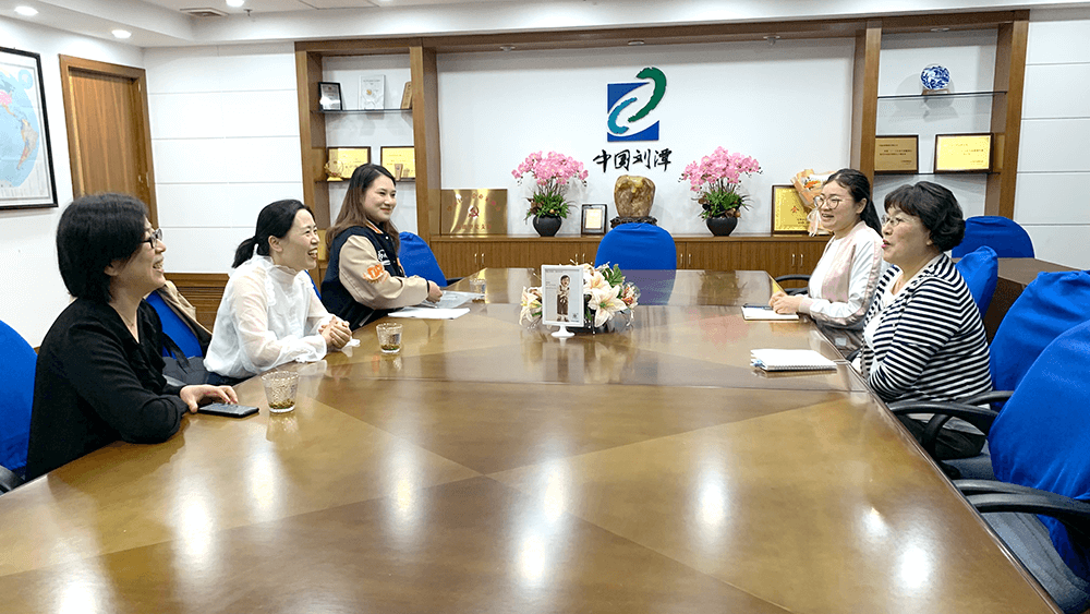 劉潭服裝熱烈歡迎街道組織委員來訪