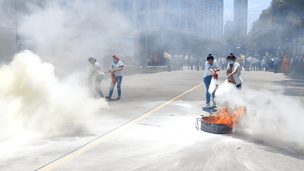 劉潭服裝提升滅火逃生自救能力