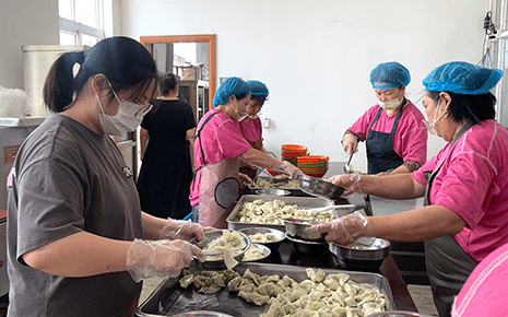 “夏至，幸福至”劉潭服裝全廠員工一起吃餛飩