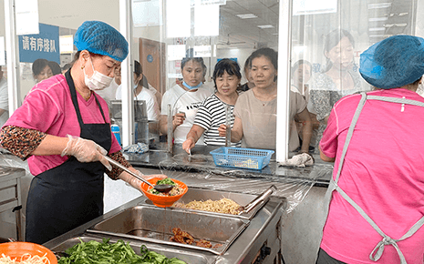 劉潭服裝：來碗“生日面”，共抒愛黨情！