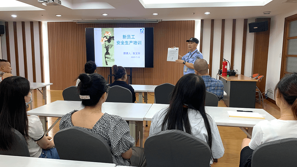 劉潭服裝開(kāi)展新員工培訓(xùn)