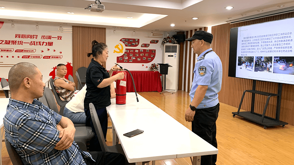 劉潭服裝開(kāi)展新員工培訓(xùn)