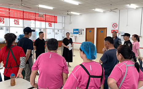 規(guī)范操作 強(qiáng)化安全——劉潭服裝開展食堂安全操作培訓(xùn) 規(guī)范操作 強(qiáng)化安全——劉潭服裝開展食堂安全操作培訓(xùn)