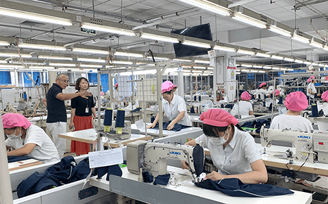 劉潭服裝：熱烈歡迎日本重要客戶到我司進(jìn)行參觀考察