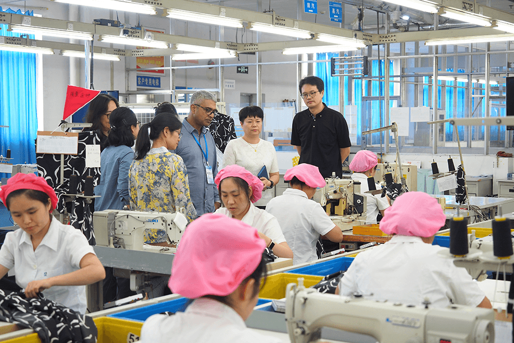 劉潭服裝澳洲重要客戶到我司參觀指導(dǎo)