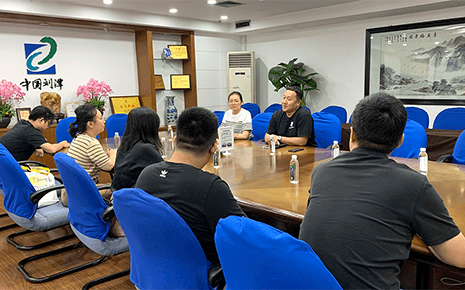 熱烈歡迎街道組織委員到劉潭服裝進(jìn)行走訪慰問(wèn)