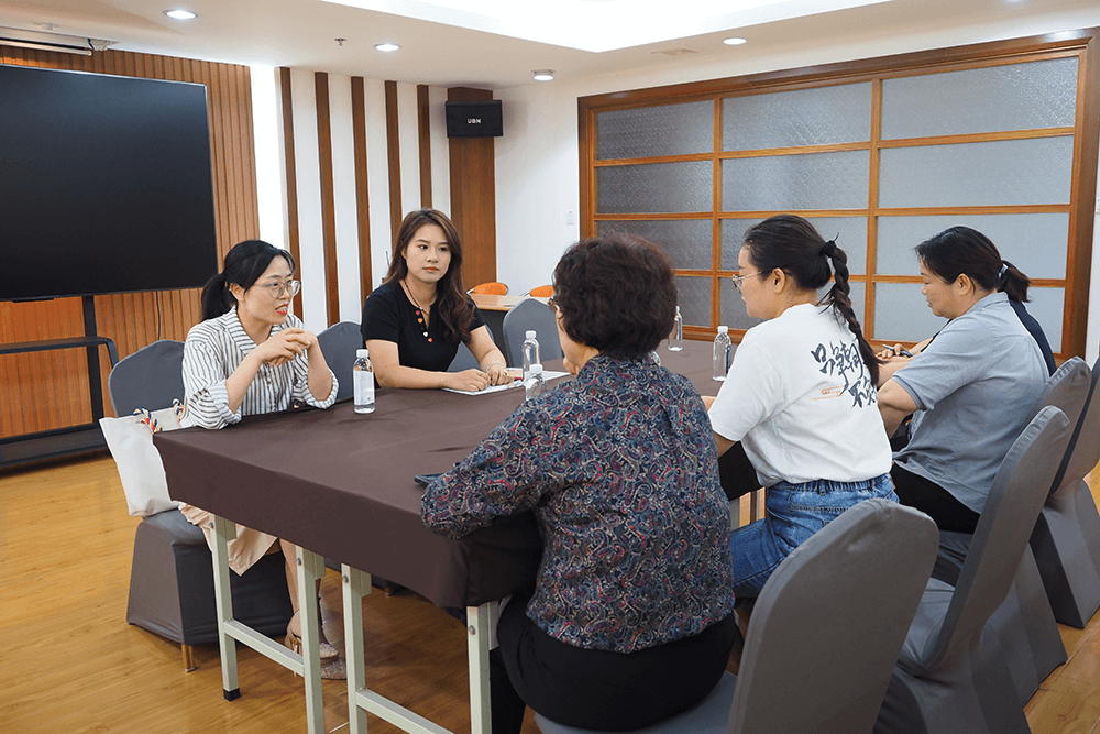 街道組織委員到劉潭服裝指導(dǎo)黨建工作