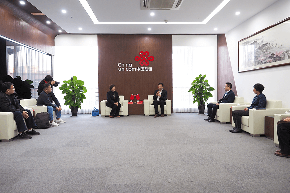 劉潭服裝與無錫聯(lián)通、銳界科技簽署戰(zhàn)略合作協(xié)議