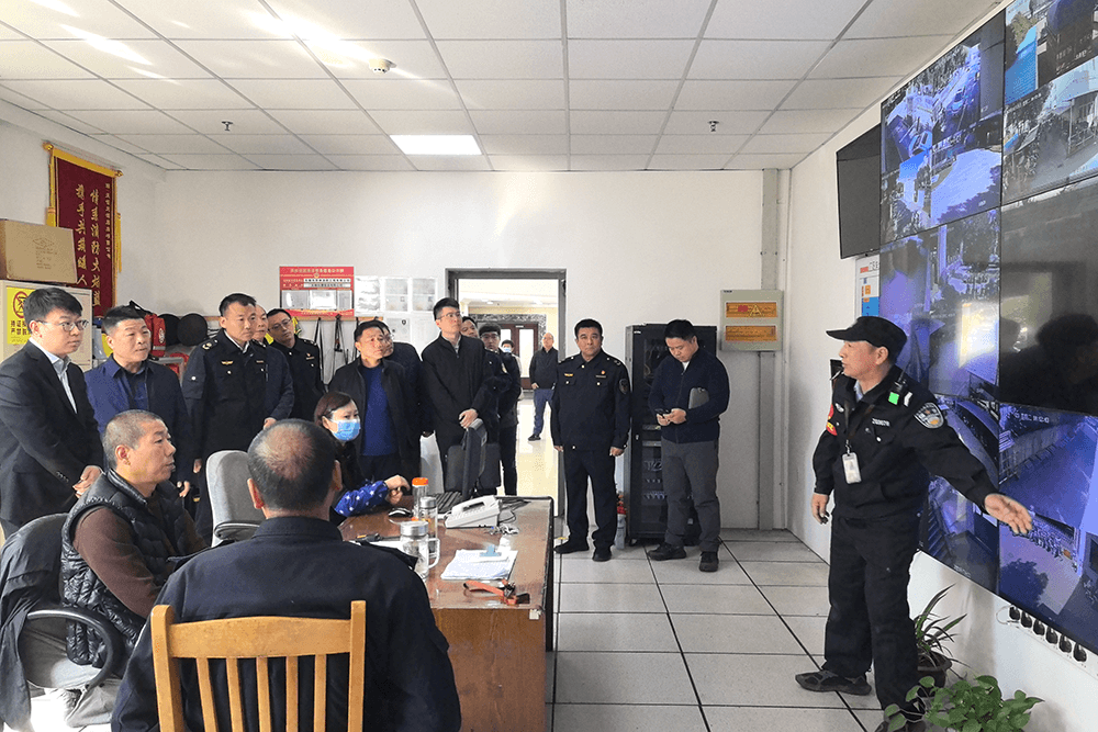 區(qū)領(lǐng)導(dǎo)帶隊(duì)到劉潭服裝開(kāi)展消防安全專(zhuān)項(xiàng)檢查