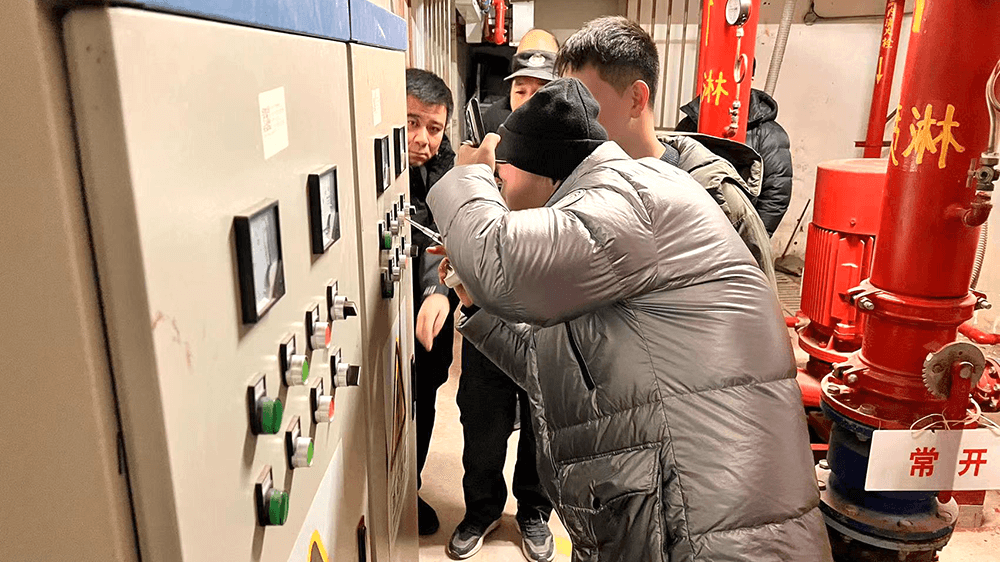 市安全生產(chǎn)督導(dǎo)組對劉潭服裝開展安全生產(chǎn)檢