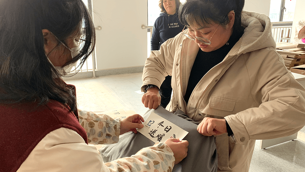 劉潭服裝持續(xù)開展冬日送暖、愛心捐贈(zèng)活動(dòng)