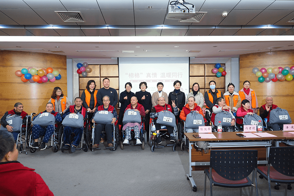 劉潭服裝愛心暖被捐贈(zèng)活動(dòng)