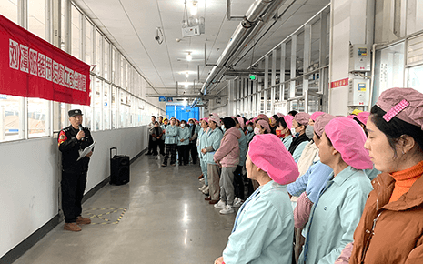 劉潭服裝節(jié)后復(fù)產(chǎn)復(fù)工安全教育一刻不松