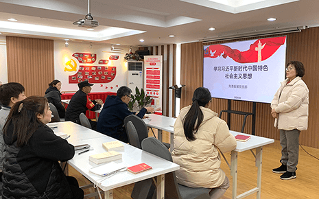 劉潭服裝黨員大會(huì)：多舉措強(qiáng)黨建促發(fā)展