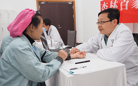 劉潭服裝開(kāi)展：“杏林百家講壇 中醫(yī)惠僑進(jìn)僑企”義診活動(dòng)