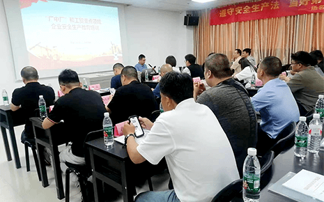 劉潭服裝參加全區(qū)工貿(mào)企業(yè)安全生產(chǎn)教育培訓