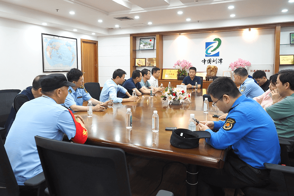 聯(lián)合檢查組到劉潭服裝開(kāi)展安全檢查