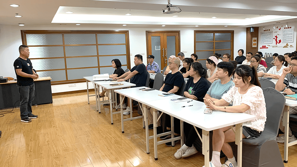 劉潭服裝召開7月份安全生產工作部署會議