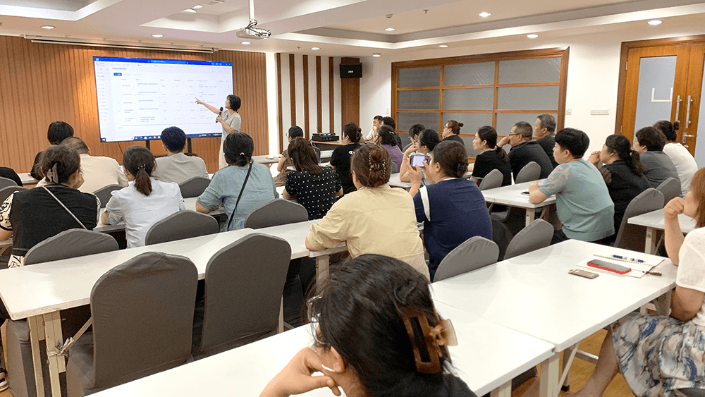 劉潭服裝開展績效管理培訓(xùn)會(huì)議