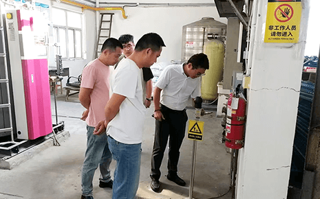 街道應(yīng)急辦到劉潭服裝進(jìn)行電氣線路安全檢查 街道應(yīng)急辦到劉潭服裝進(jìn)行電氣線路安全檢查