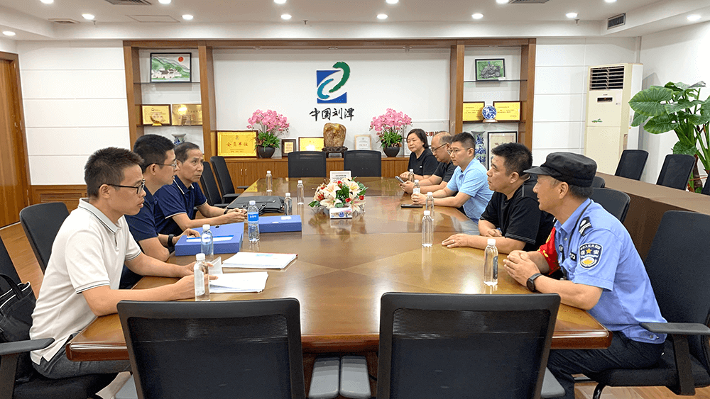 市安全生產(chǎn)督導(dǎo)組到劉潭服裝進(jìn)行安全檢查