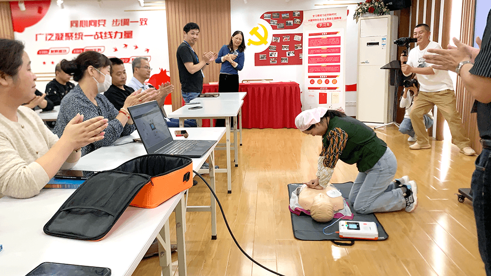 劉潭服裝開展應(yīng)急救護(hù)培訓(xùn)