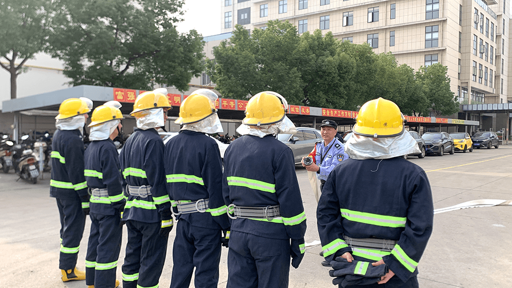 防患未&ldquo;燃&rdquo;，劉潭服裝微型消防站消防員練起來(lái)