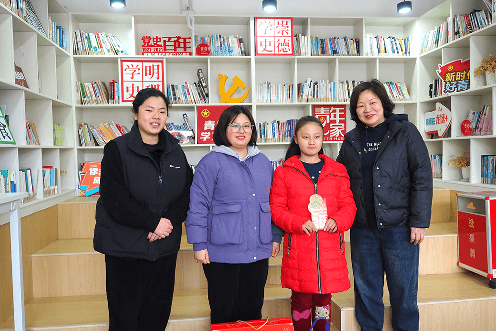 劉潭服裝：溫情慰問送春風(fēng)，困境兒童笑顏開