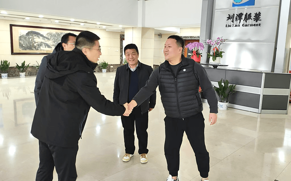 區(qū)應急管理局黨委邱書記帶隊走訪劉潭服裝