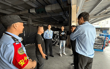 區(qū)應急管理局到劉潭服裝開展安全生產(chǎn)檢查