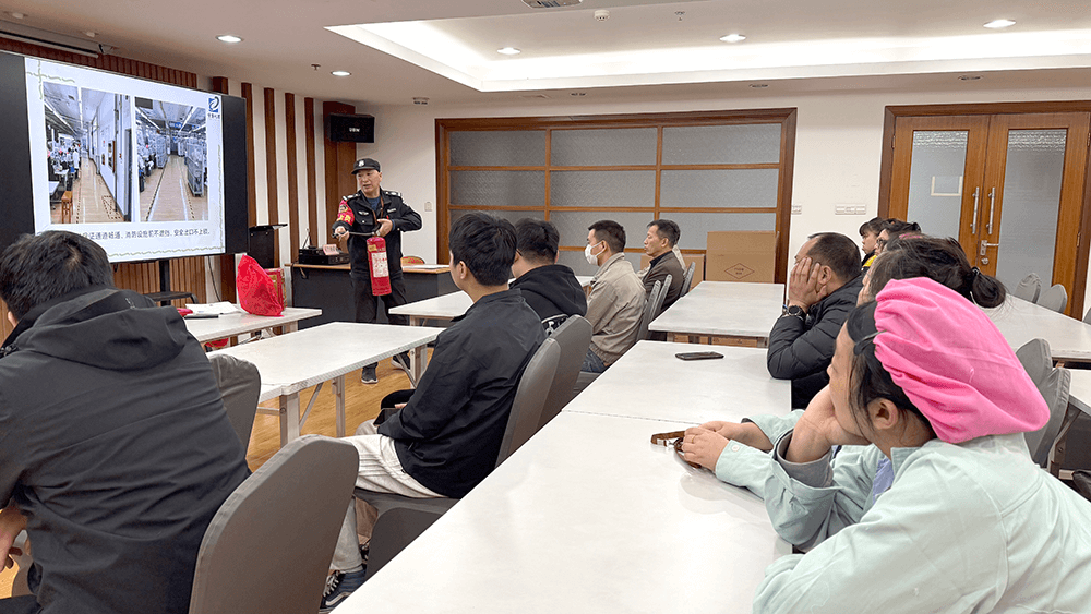 劉潭服裝開(kāi)展新員工安全生產(chǎn)與應(yīng)急技能培訓(xùn)