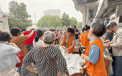 暖聚劉服，愛匯久久！劉潭服裝公益義賣傳遞溫暖力量