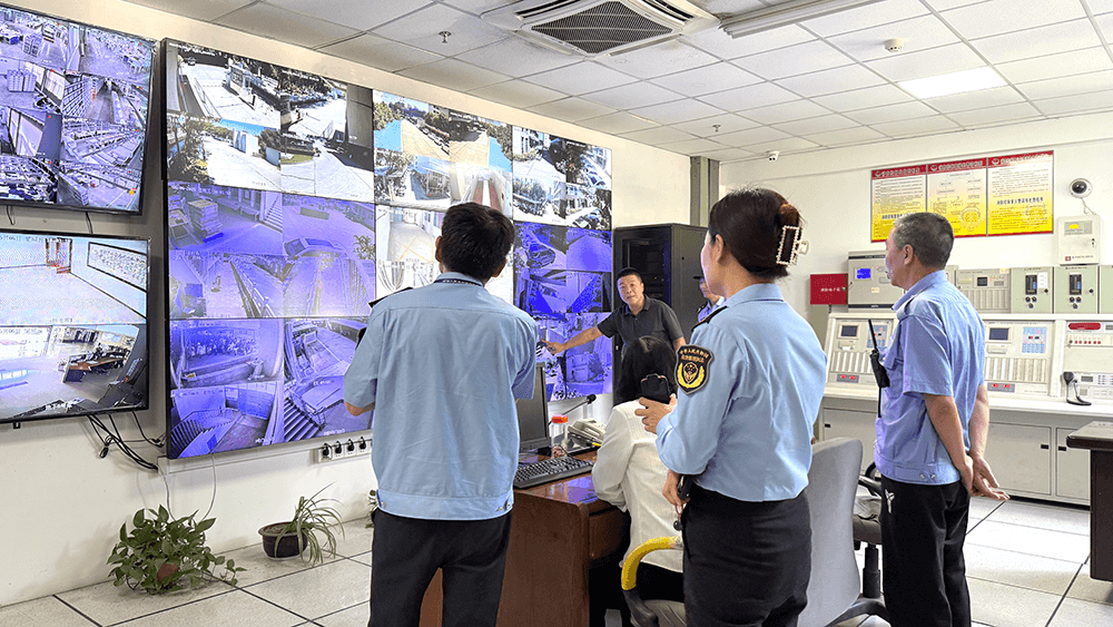 區(qū)應(yīng)急管理局深入劉潭服裝開(kāi)展消防安全專項(xiàng)檢查