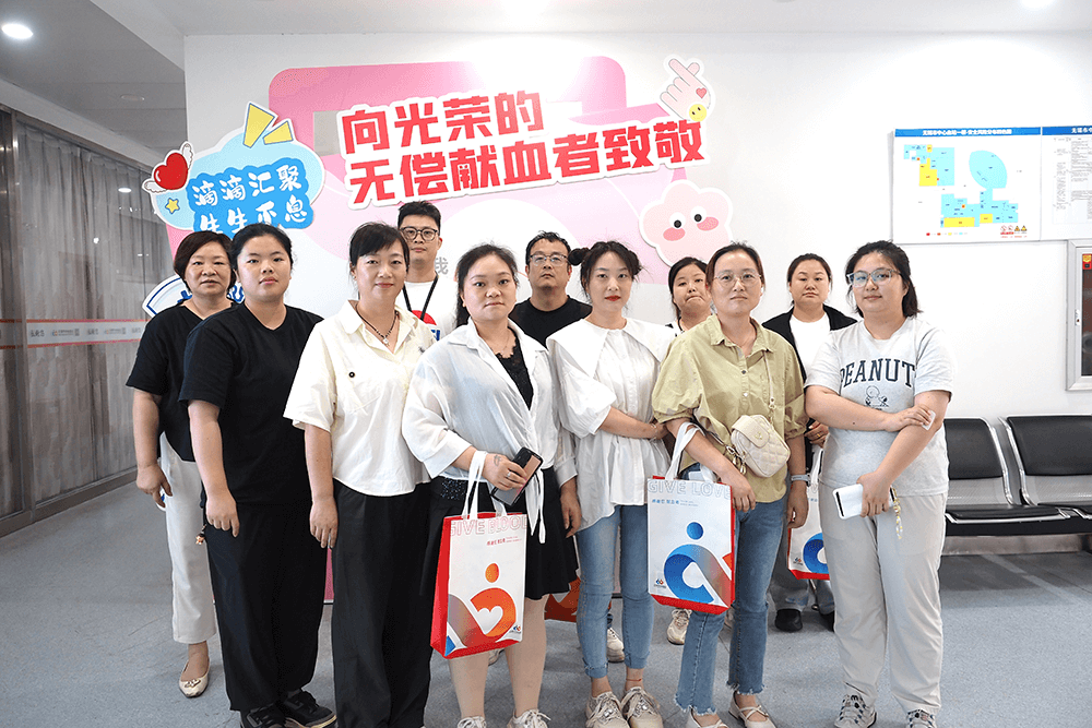 熱血濃情 奉獻(xiàn)擔(dān)當(dāng)&mdash;&mdash;劉潭服裝員工積極參與無償獻(xiàn)血活動(dòng)