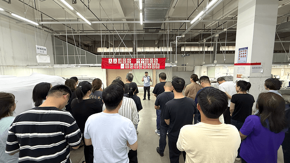 劉潭服裝：安全生產(chǎn)月培訓進車間，安全示范保平安