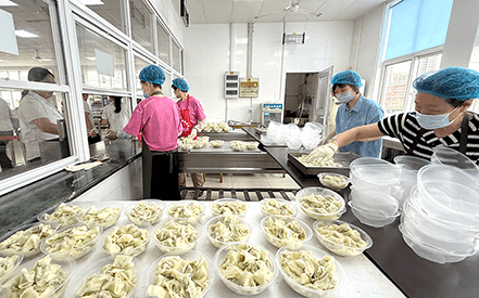 夏至餛飩飄香，劉潭服裝溫情暖人心