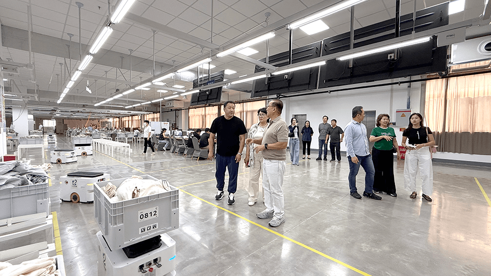 印尼貴賓蒞臨劉潭服裝：共探智能制造新篇章