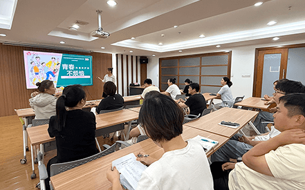 區(qū)婦聯(lián)走進(jìn)劉潭服裝，共話家庭教育新篇