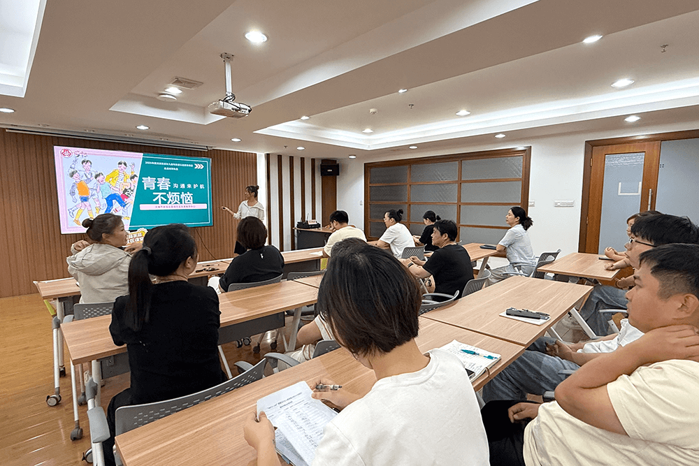 區(qū)婦聯(lián)走進(jìn)劉潭服裝，共話家庭教育新篇