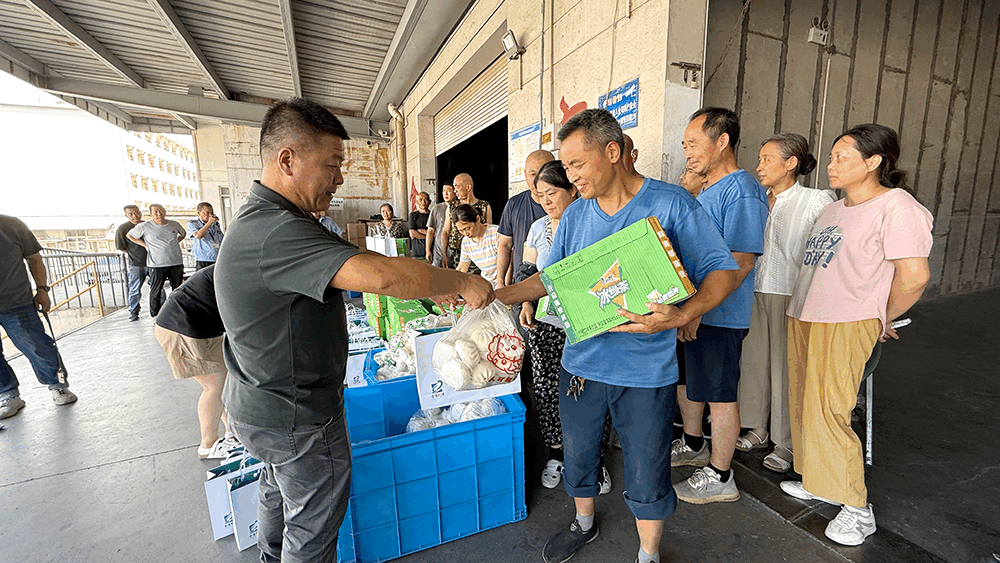 劉潭服裝：夏日送清涼 關懷沁人心