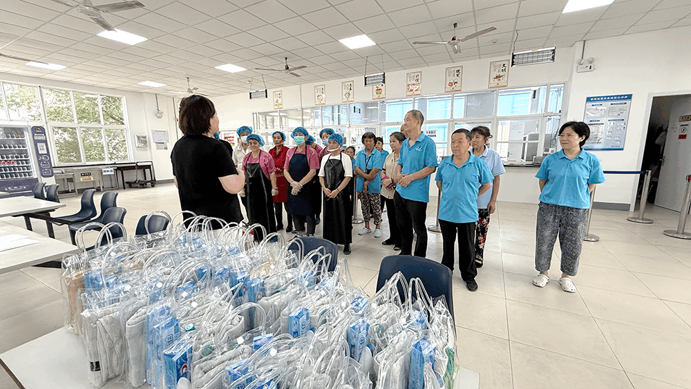 劉潭服裝：雙重關懷護&ldquo;后方&rdquo; 清涼安全送食堂