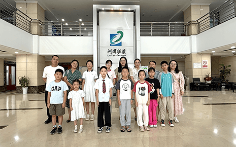 社區(qū)親子探秘“衣”世界！家庭參觀團(tuán)走進(jìn)劉潭服裝