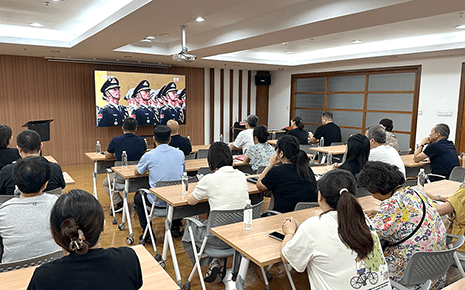 銘記歷史 共沐榮光——?jiǎng)⑻斗b黨支部組織觀看“9·3”勝利日大閱兵