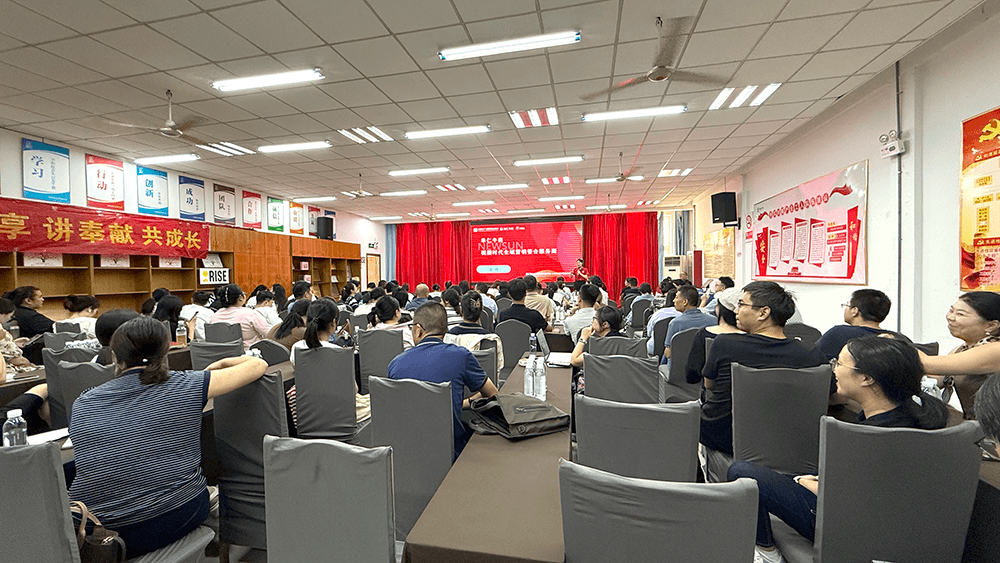 內(nèi)外兼修！劉潭服裝積極學(xué)習(xí)網(wǎng)絡(luò)營(yíng)銷新知識(shí)