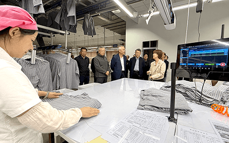 熱烈歡迎廣西政協(xié)考察團(tuán)蒞臨劉潭服裝，見(jiàn)證智能風(fēng)采