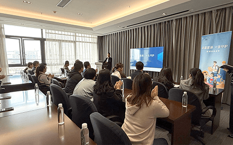 劉潭服裝：醫(yī)保政策進企業(yè)，職工健康有“醫(yī)”靠