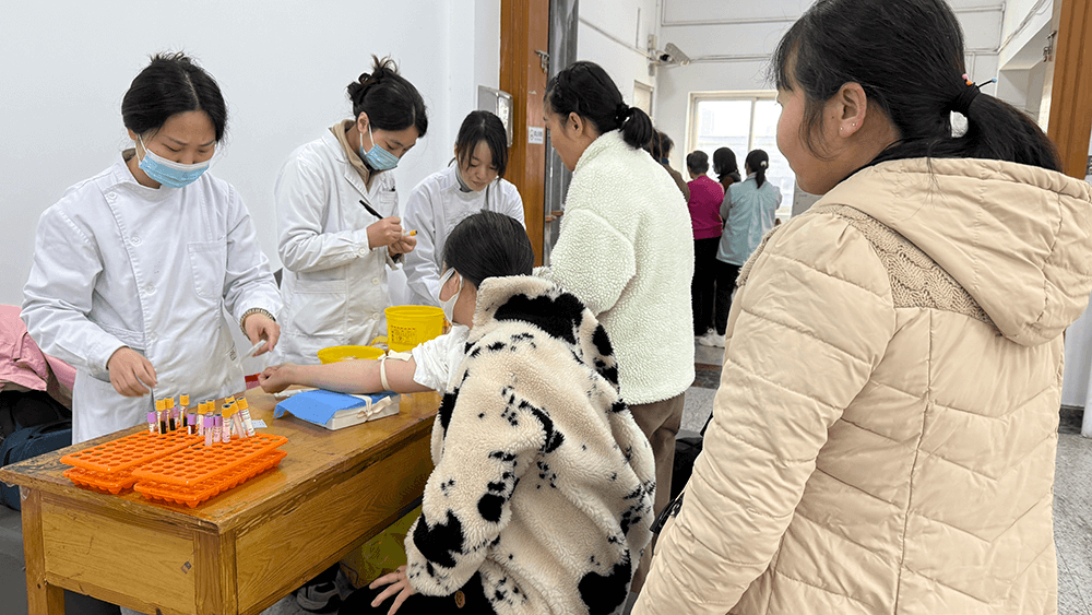 劉潭服裝：關(guān)懷入微，員工健康有&ldquo;醫(yī)&rdquo;靠