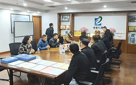 市安全生產(chǎn)第五督導(dǎo)組夜間深入劉潭服裝開展安全生產(chǎn)檢查