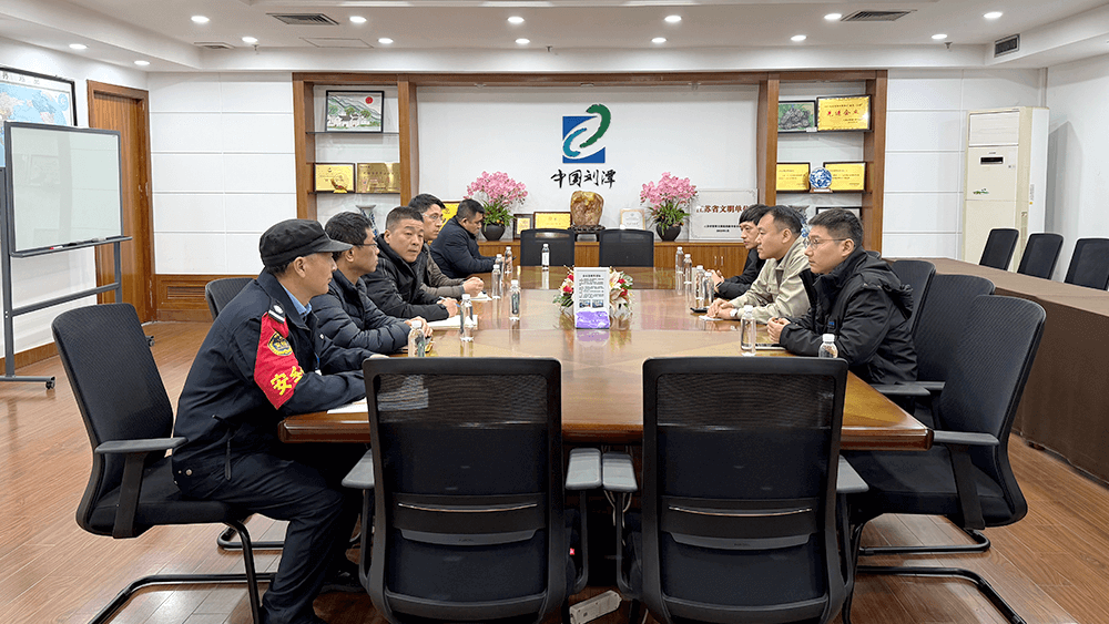 區(qū)應(yīng)急管理局局長(zhǎng)&ldquo;沉浸式&rdquo;調(diào)研：深入劉潭服裝查安全