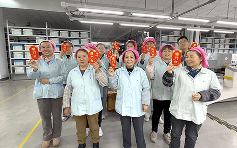 開工大吉！劉潭服裝為員工發(fā)放開門紅包